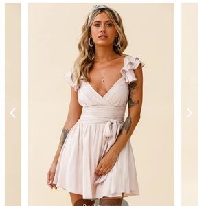 NWT Selfie Leslie Lola ruffle shoulder ruched dress